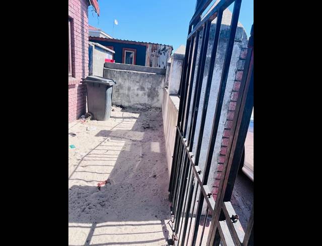 3 BEDROOM HOUSE FOR SALE IN NONQUBELA